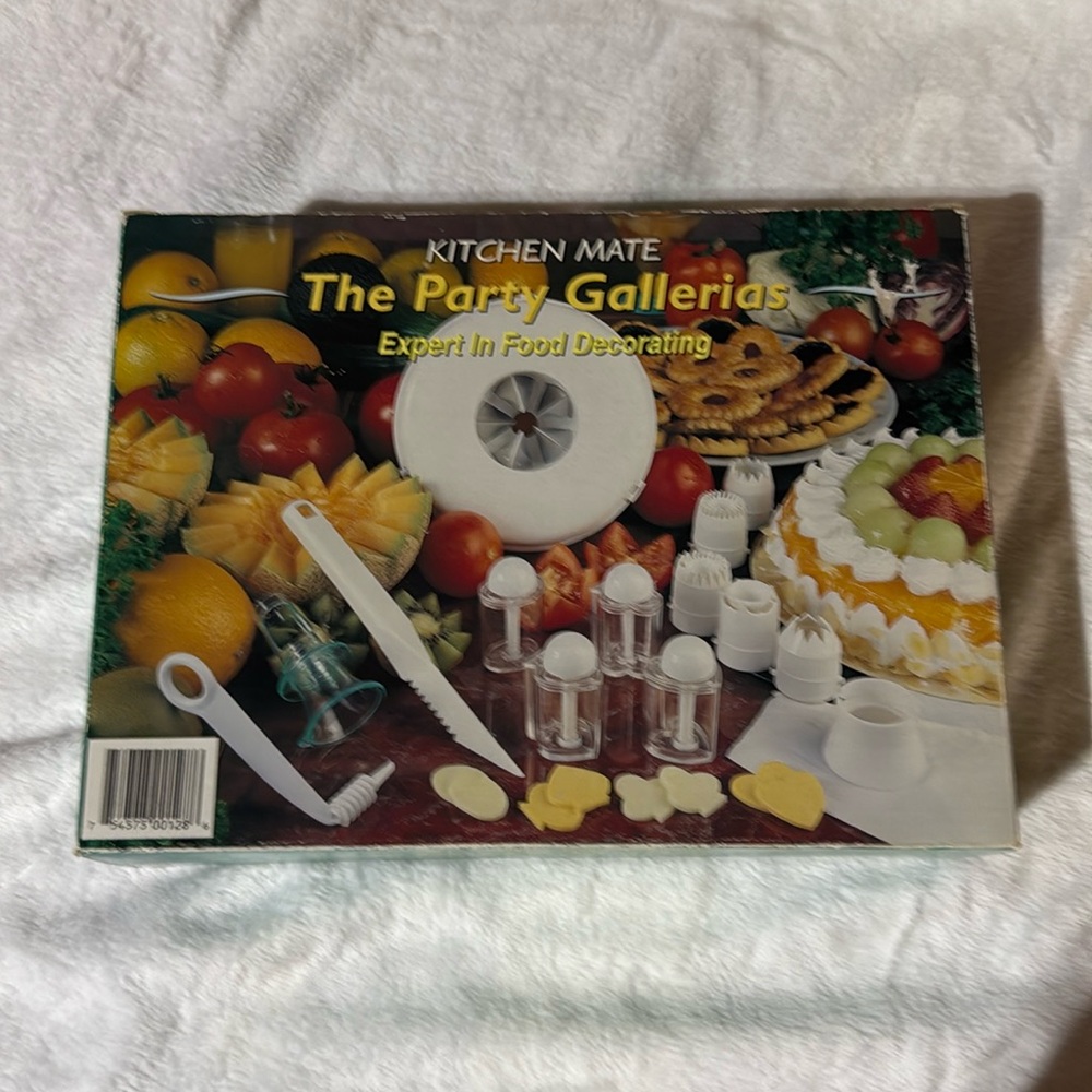 Kitchen Mate The Party Galleries Food Decorating Kit. New.